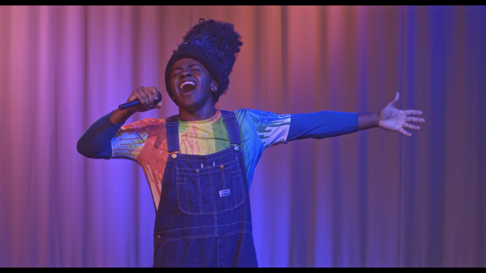 Reggie Rap performing live